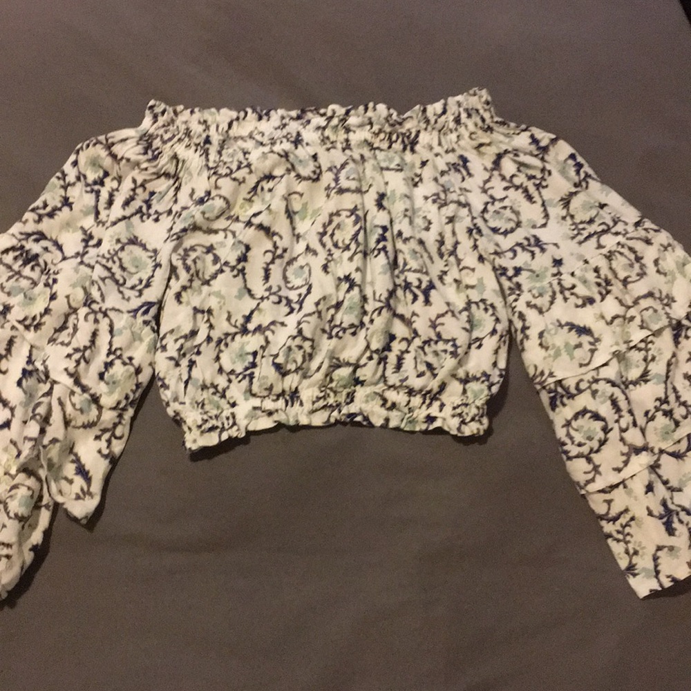 Patterned off the shoulder crop top!